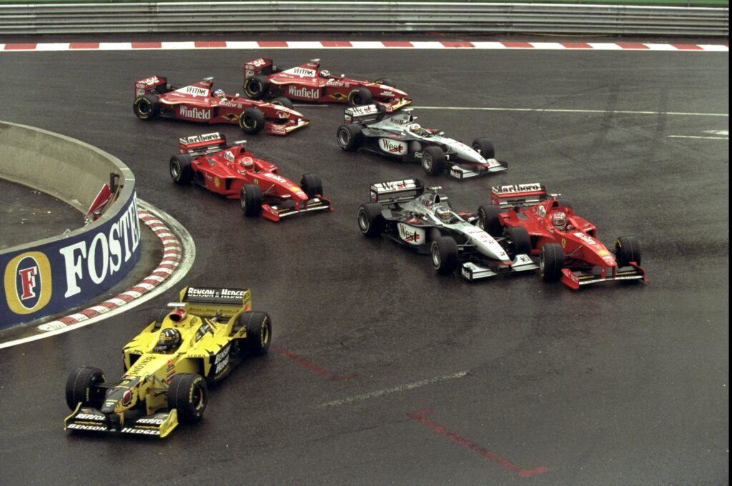 The field takes the first corner